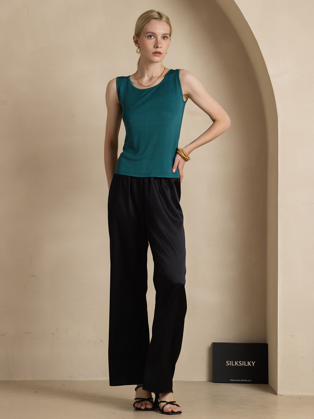 [Dark Green] SilkSilky-CA Silk Knitted Sleeveless Round Neck Women's T-Shirt 006