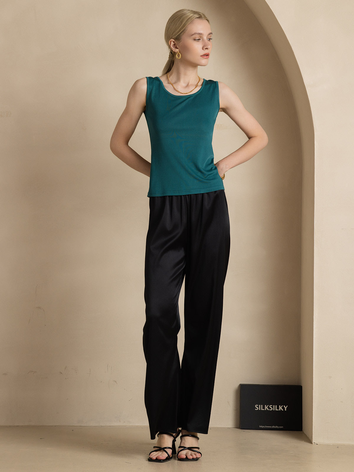 [Dark Green] SilkSilky-CA Silk Knitted Sleeveless Round Neck Women's T-Shirt 007