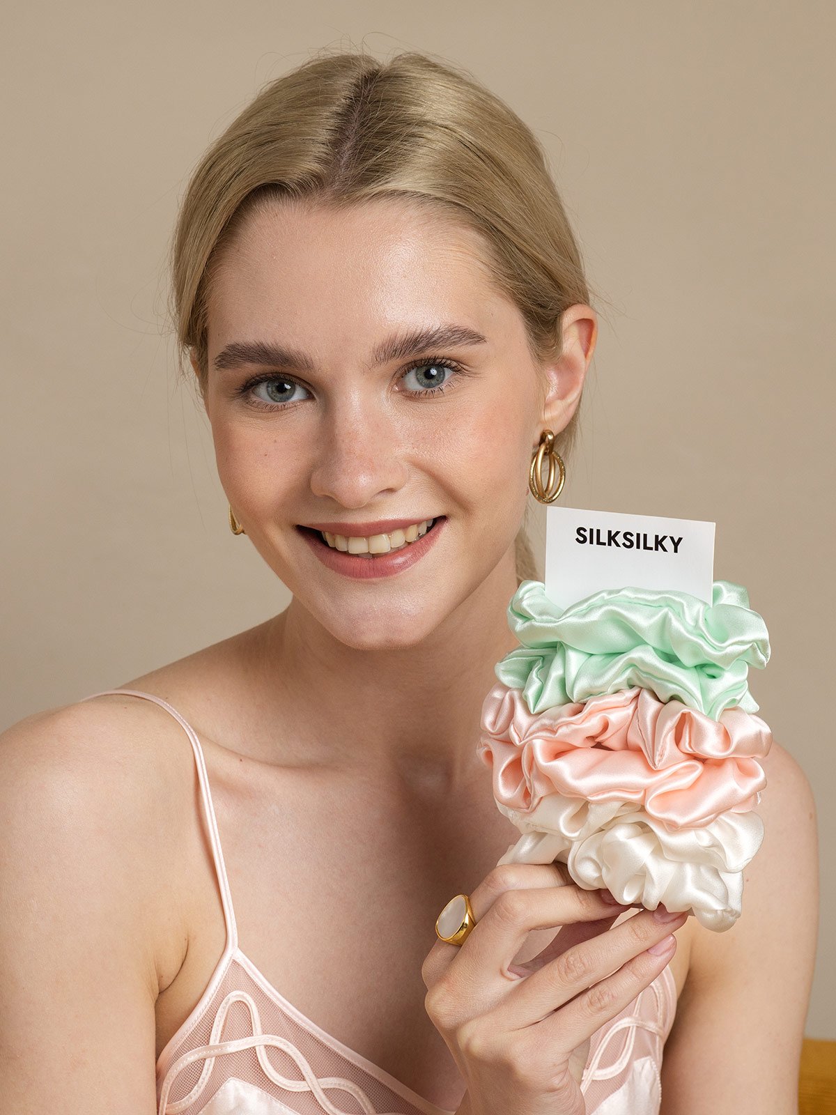 [Group2] SilkSilky-CA Pure Silk Scrunchie 001