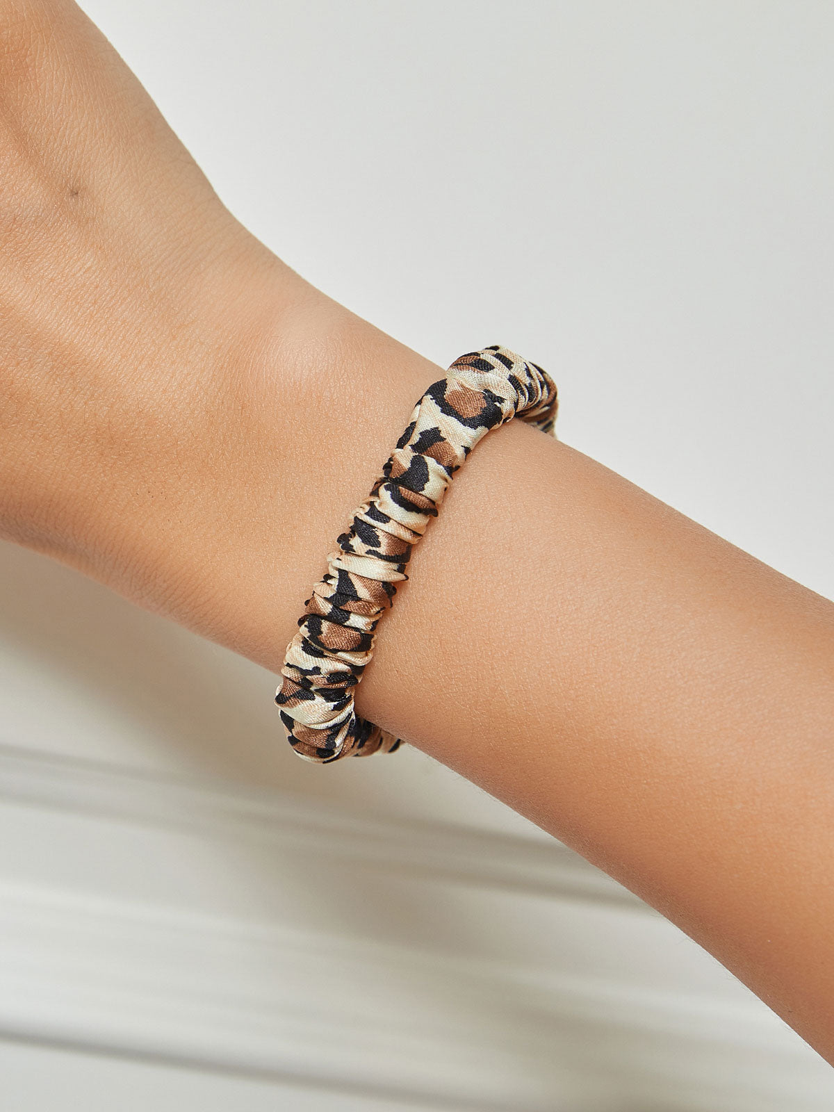 [Leopard] SilkSilky-CA 19Momme Pure Silk Scrunchie 001