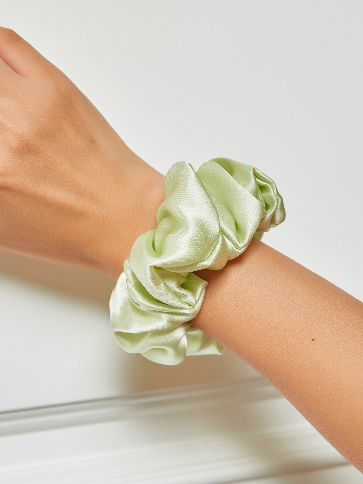 [Light Green] SilkSilky-CA 19Momme Pure Silk Scrunchie 001