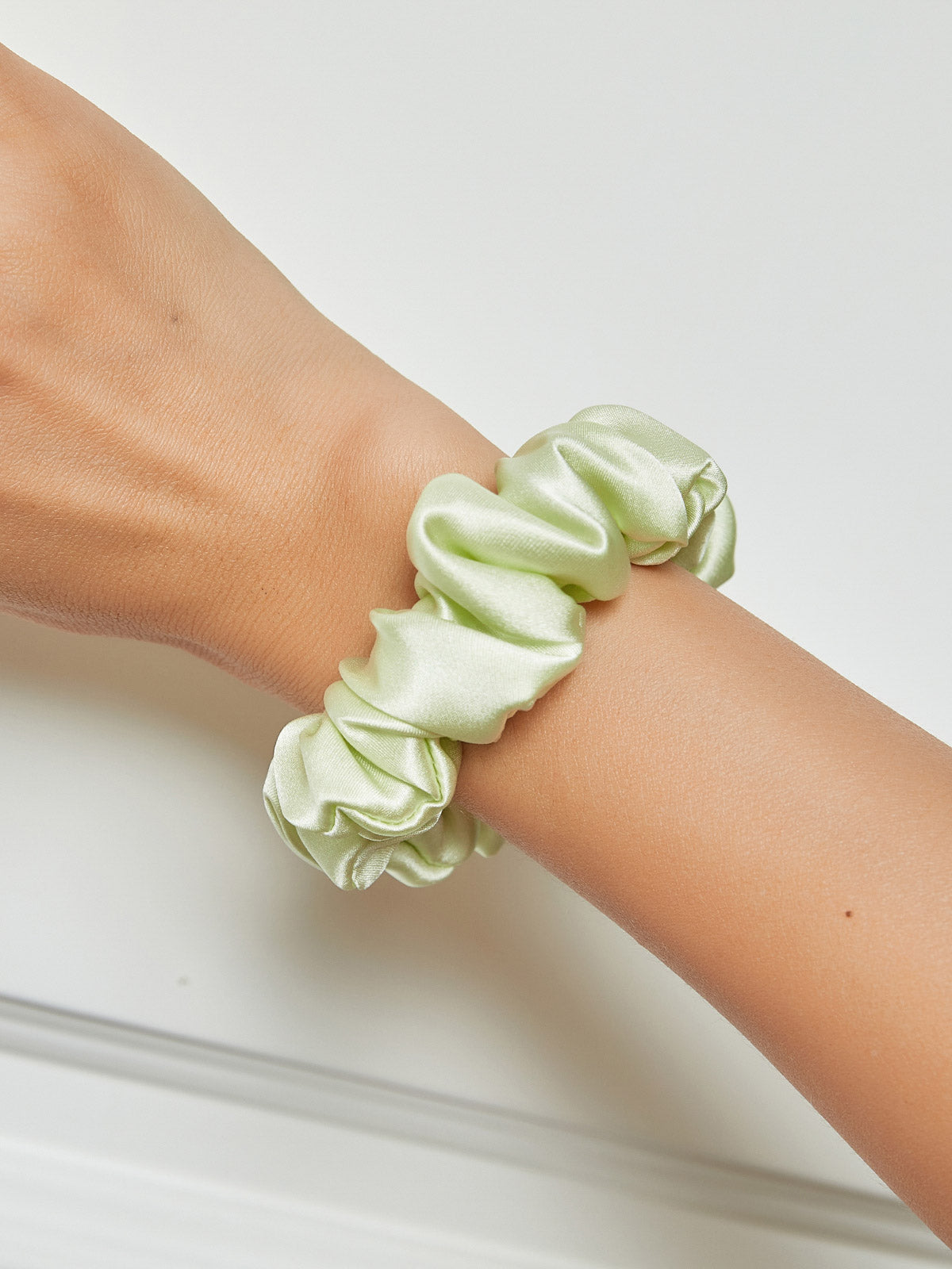 [Light Green] SilkSilky-CA 19Momme Pure Silk Scrunchie 001