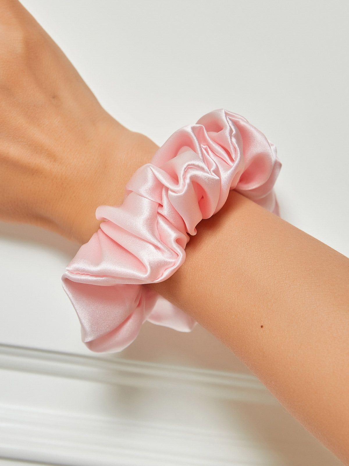 [Light Pink] SilkSilky-CA 19Momme Pure Silk Scrunchie 001
