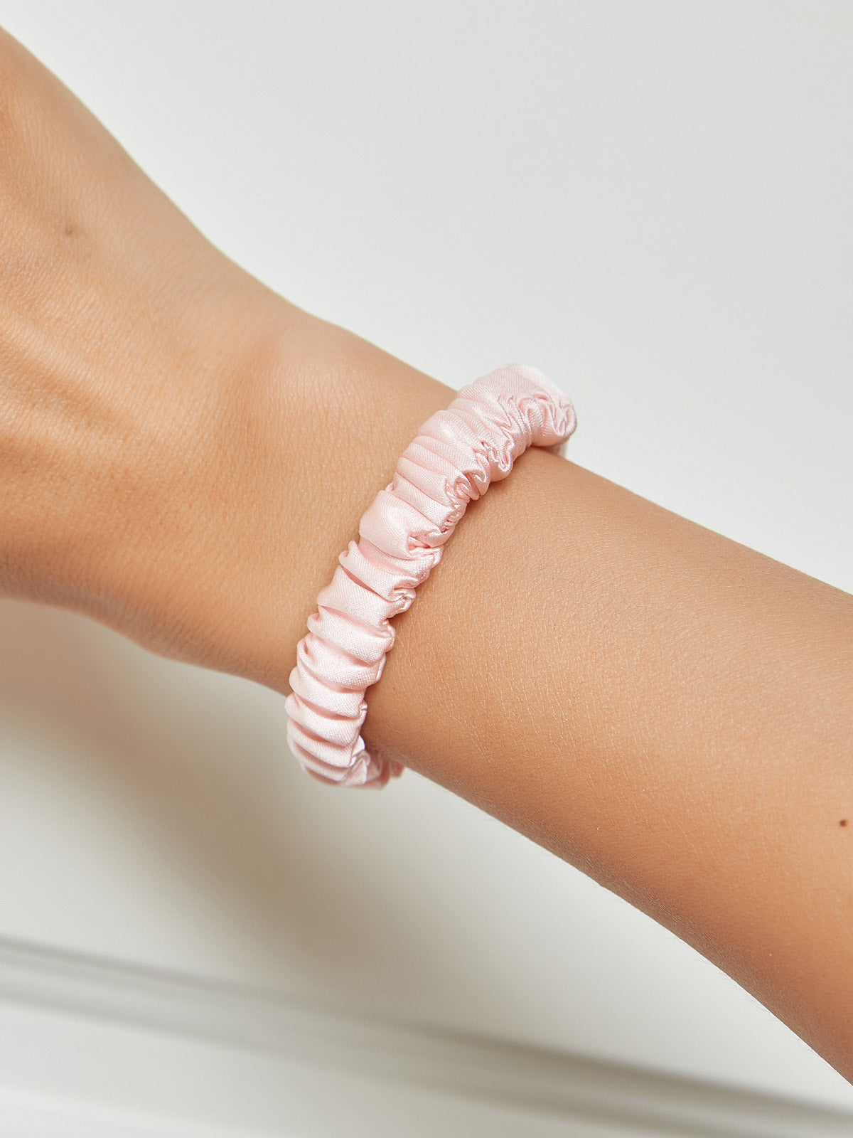 [Light Pink] SilkSilky-CA 19Momme Pure Silk Scrunchie 001