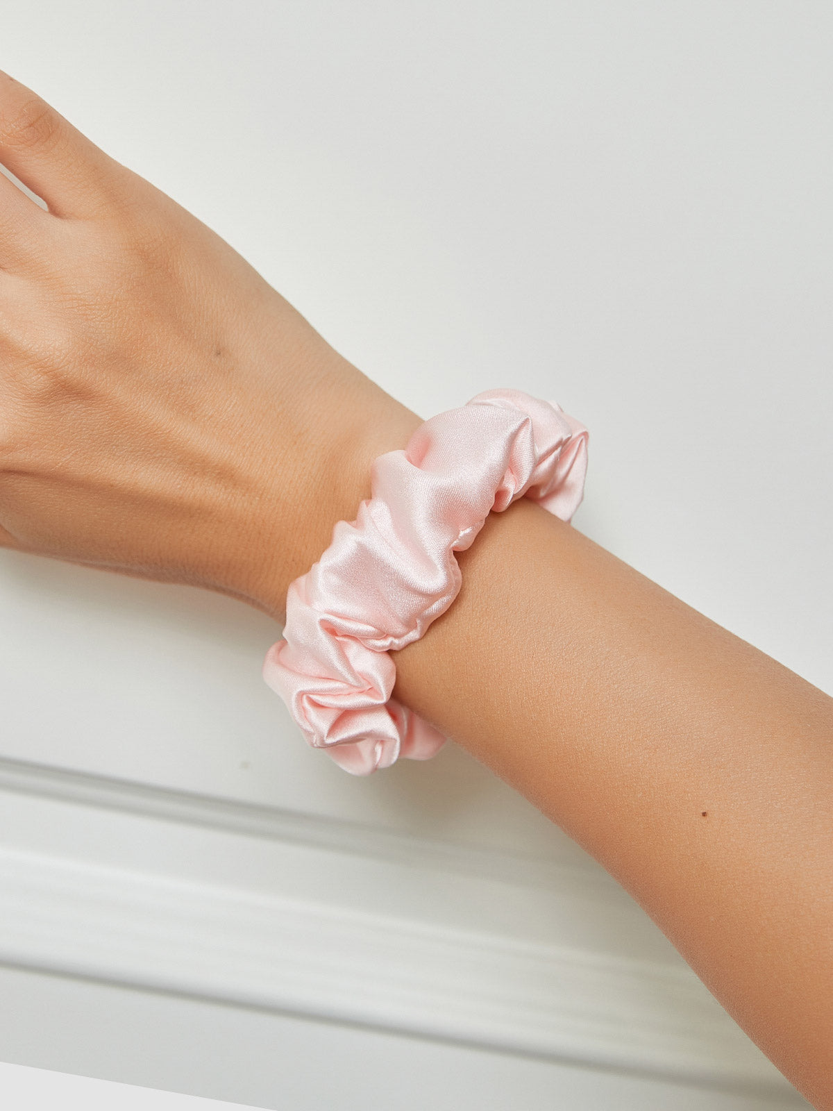 [Light Pink] SilkSilky-CA 19Momme Pure Silk Scrunchie 001
