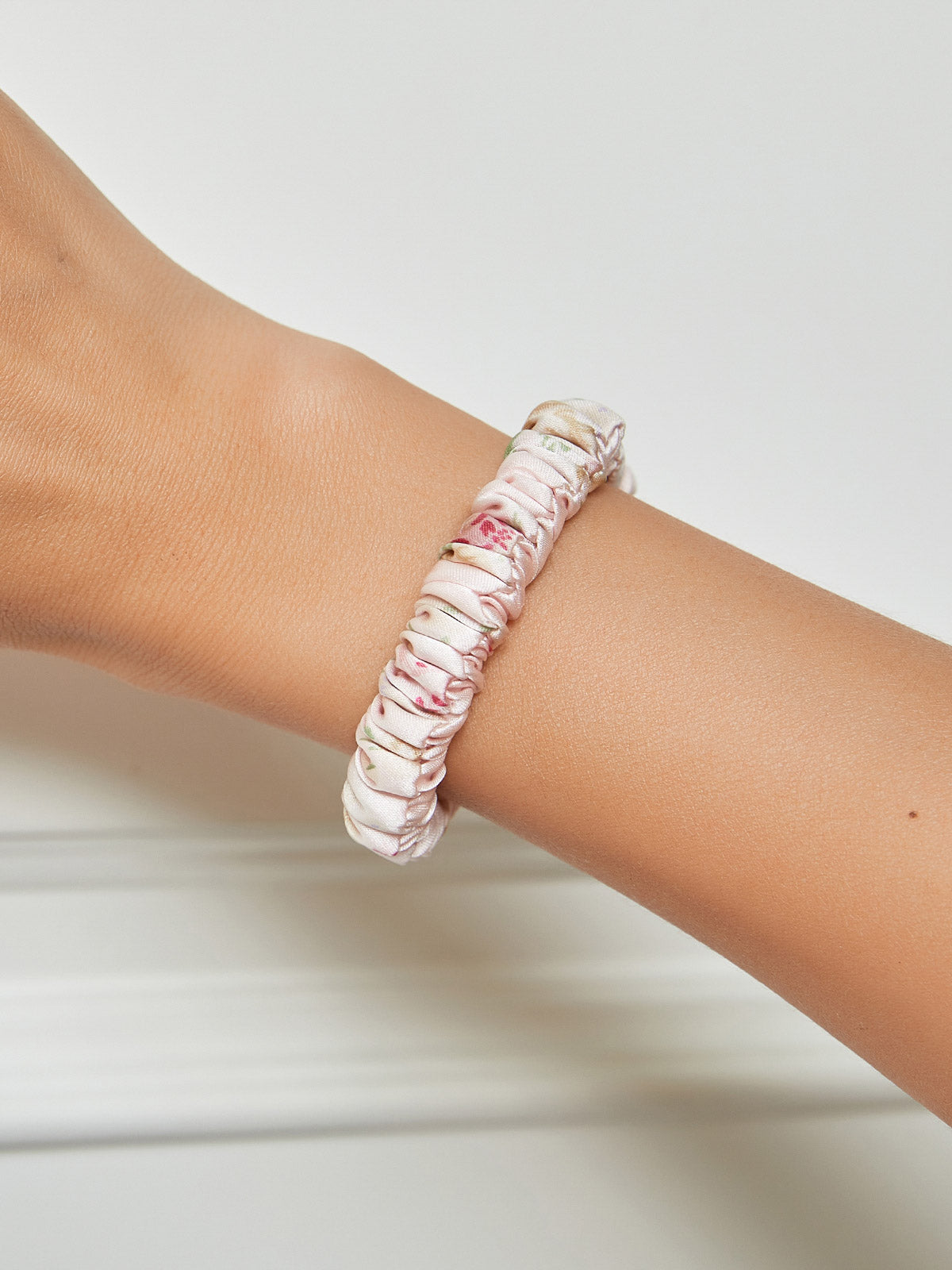 [Light Pink] SilkSilky-CA Pure Silk Scrunchie 001