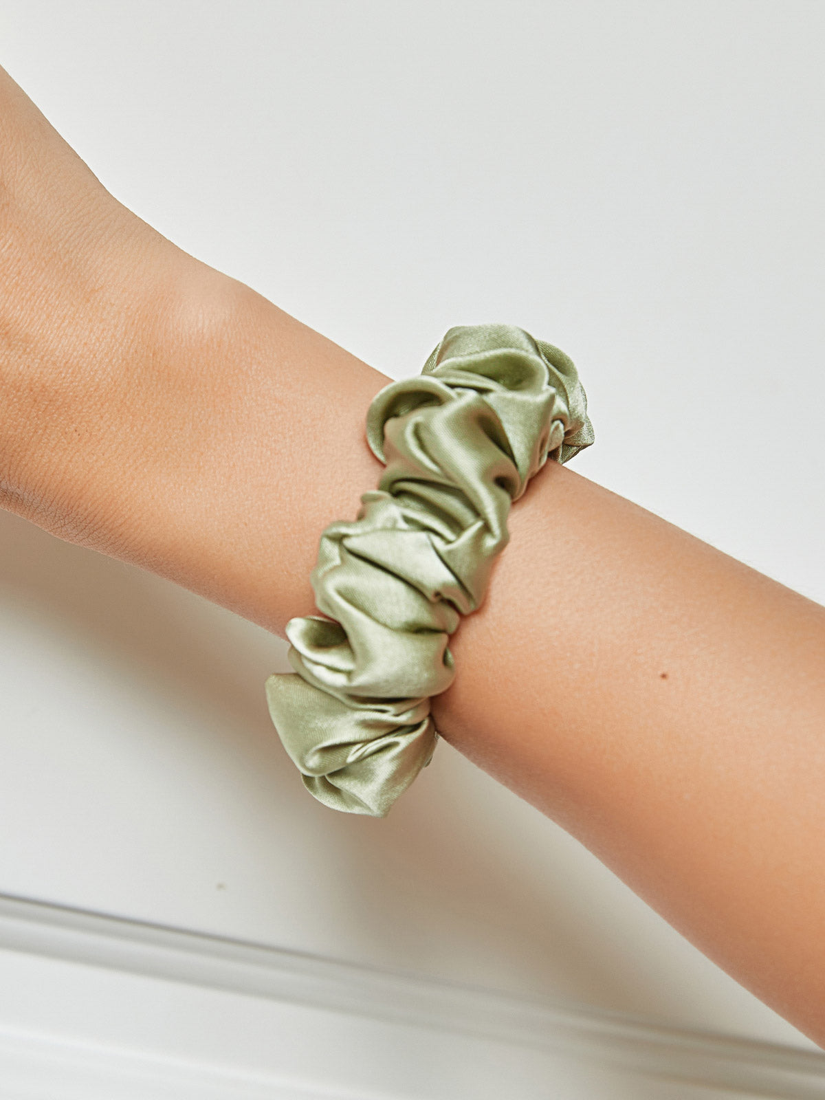 [Mint Green] SilkSilky-CA 19Momme Pure Silk Scrunchie 001
