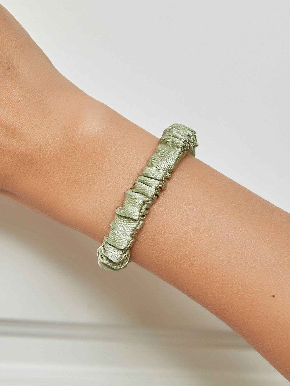 [Mint Green] SilkSilky-CA 19Momme Scrunchie 001