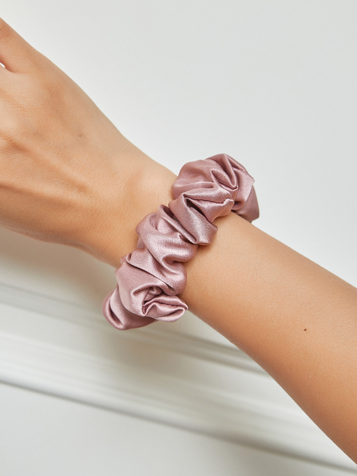 [Pale Mauve] SilkSilky-CA 19Momme Pure Silk Scrunchie 001