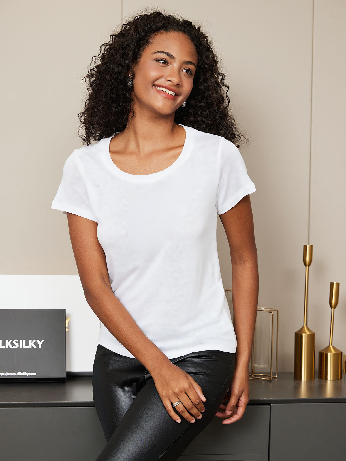 SilkSilky-CA Silk Knitted Short Sleeve Round Neck Women's T-Shirt White 003
