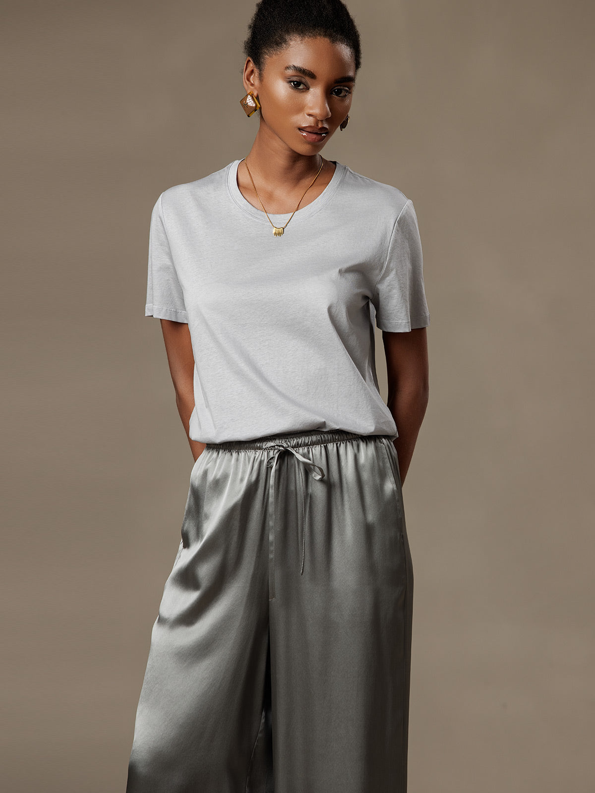 [Silver] SilkSilky-CA Silk Knitted Short Sleeve Round Neck Women's T-Shirt 001