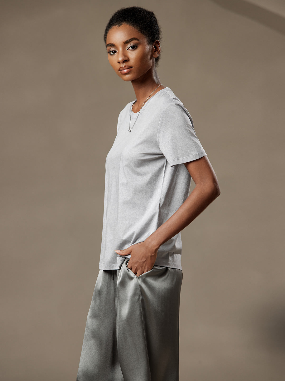 [Silver] SilkSilky-CA Silk Knitted Short Sleeve Round Neck Women's T-Shirt 003