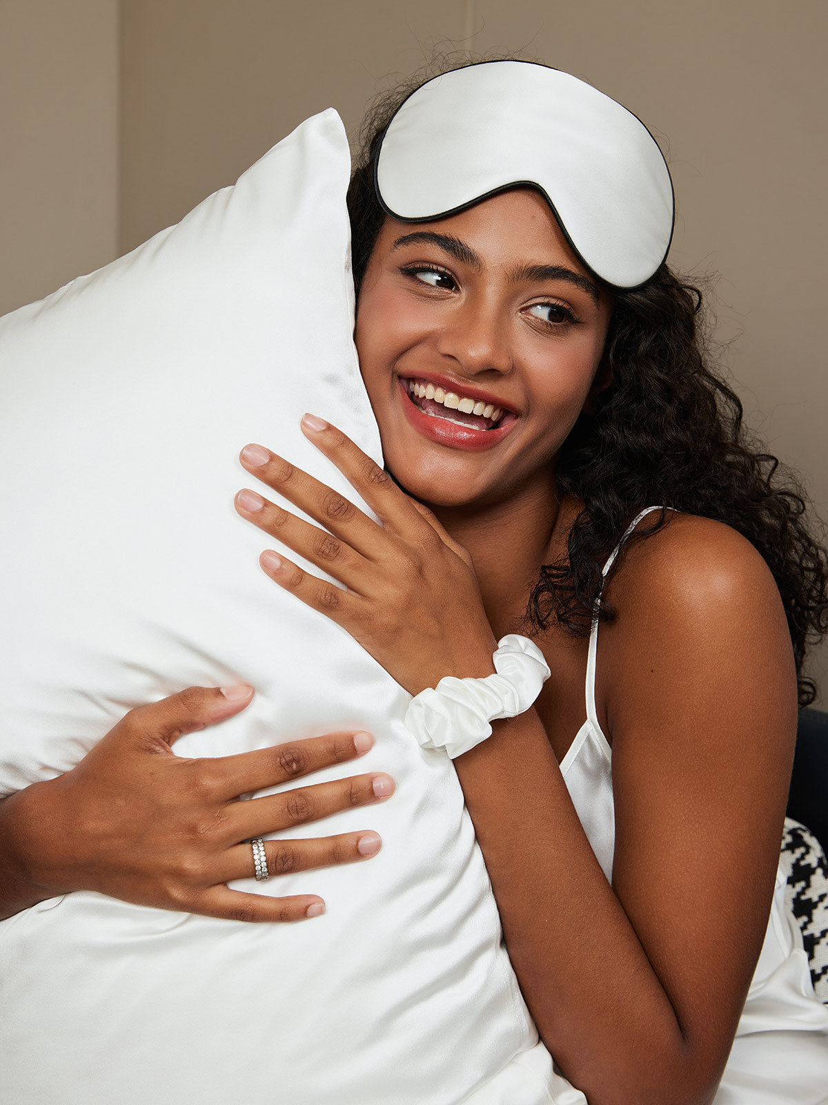 [White] SilkSilky-CA 19Momme Pure Silk Pillowcase Set 001