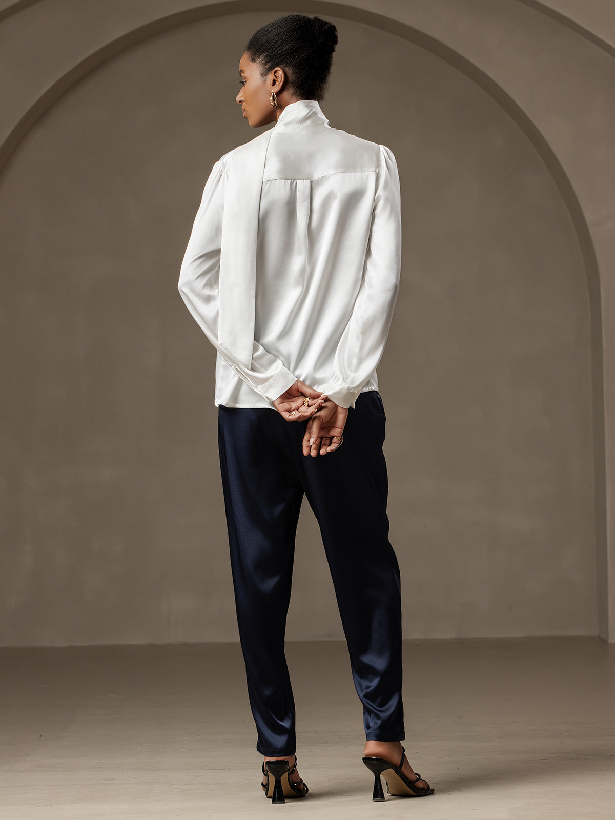 [White] SilkSilky-CA 19Momme Silk Long Sleeve Tie Neck Women's Shirt 002