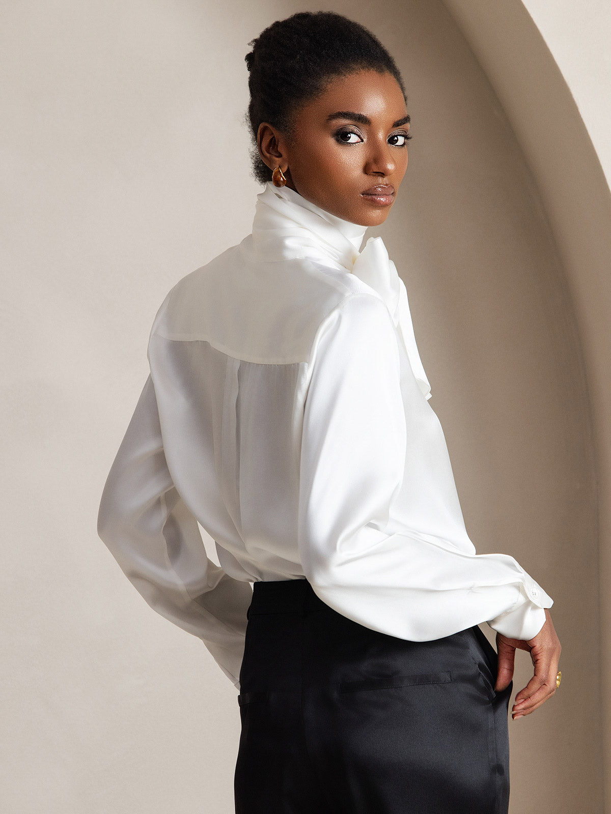 [White] SilkSilky-CA 19Momme Silk Long Sleeve Tie Neck Women's Shirt 004