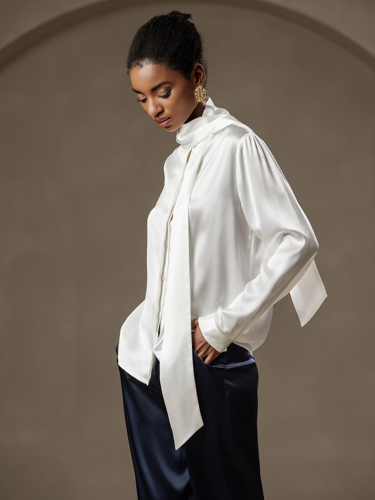 [White] SilkSilky-CA 19Momme Silk Long Sleeve Tie Neck Women's Shirt 004