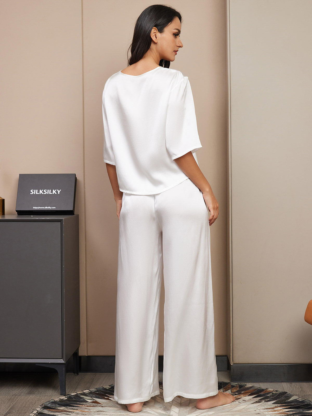[White] SilkSilky-CA Pure Silk Round Neck Women's Pajamas 002