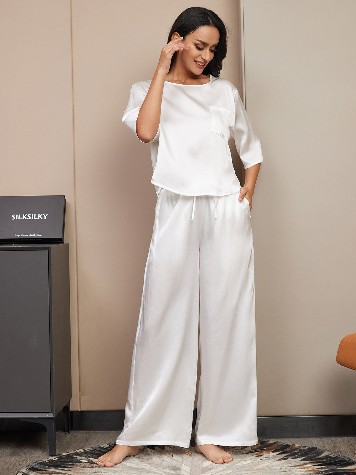 [White] SilkSilky-CA Pure Silk Round Neck Women's Pajamas 004