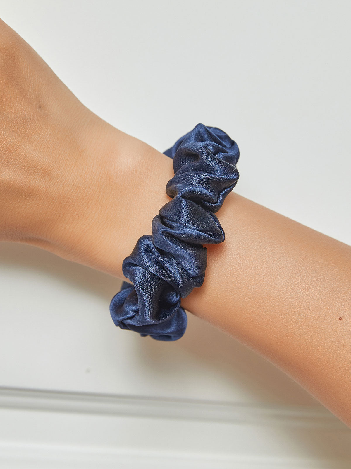 SilkSilky-CA 19Momme Pure Silk Scrunchie DarkBlue 001