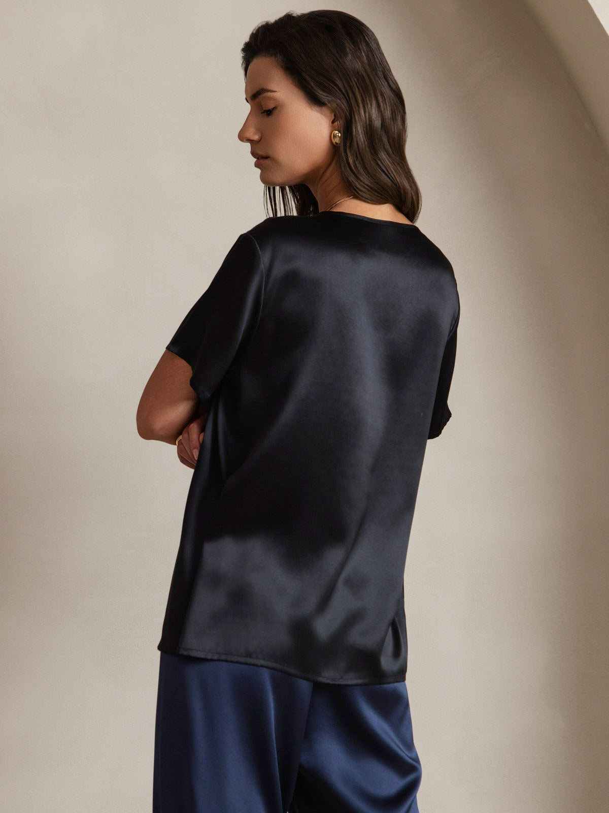 SilkSilky-CA Pure Silk Short Sleeve Round Neck Women's T-Shirt Black 002