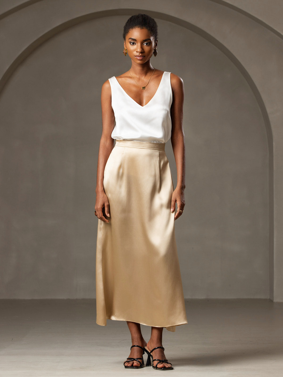 [White] SilkSilky-CA 19Momme Silk Sleeveless V Neck Camisole 001