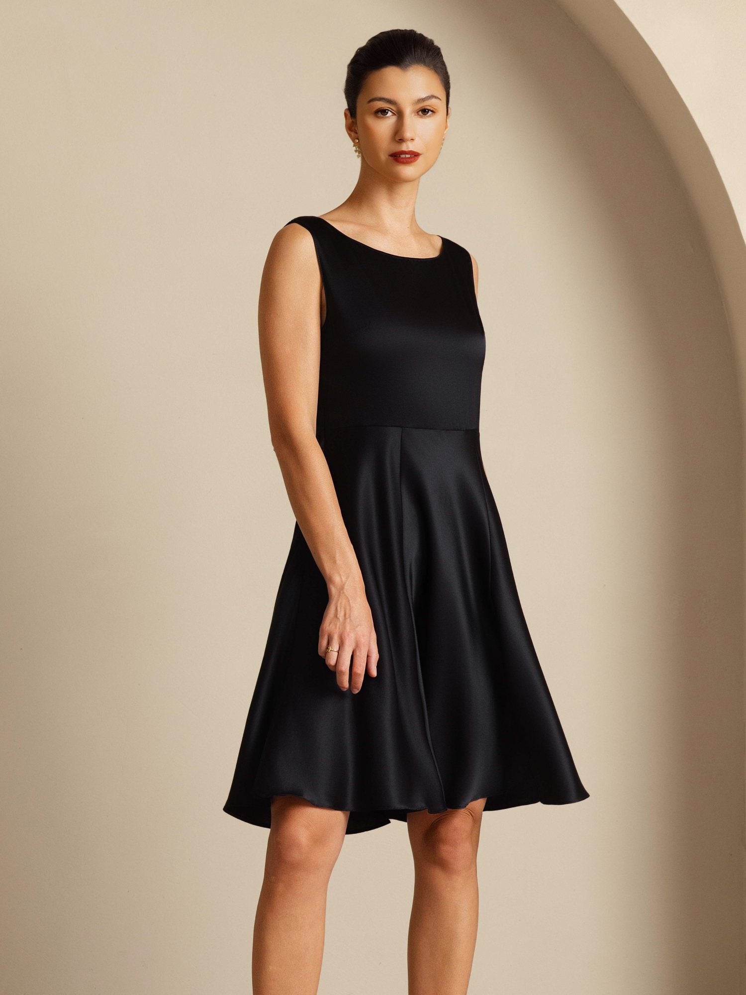 [Black] SilkSilky-CA 19Momme Silk Sleeveless Round Neck Dress 004