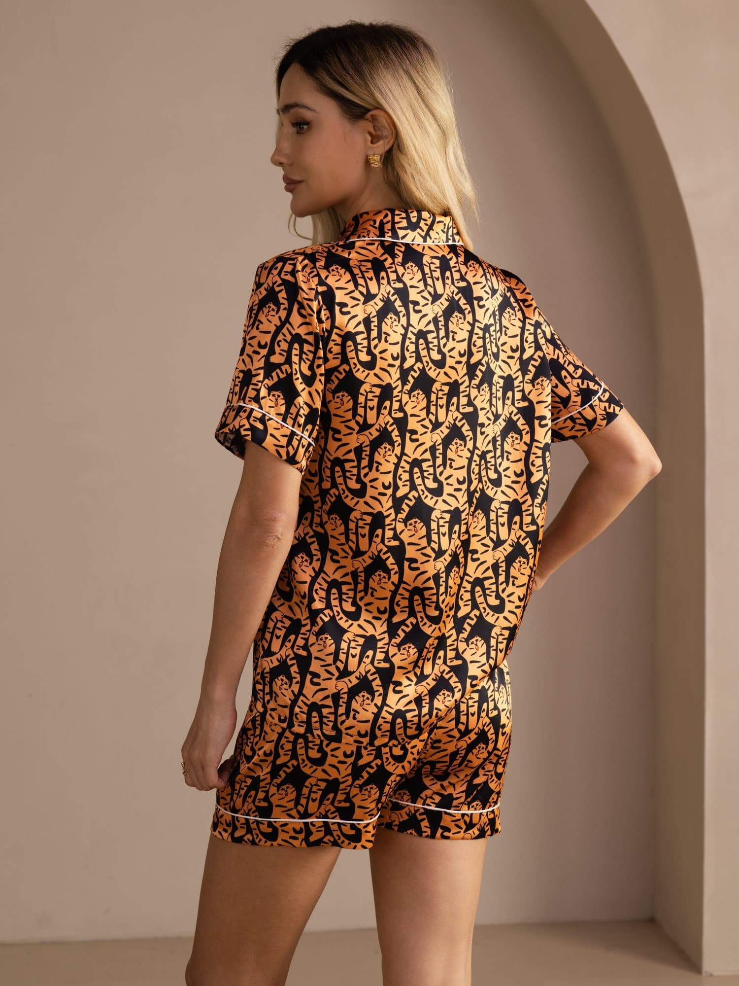 [Black Tiger] SilkSilky-CA Short Sleeve Lapel Collar Women's Pajamas 002