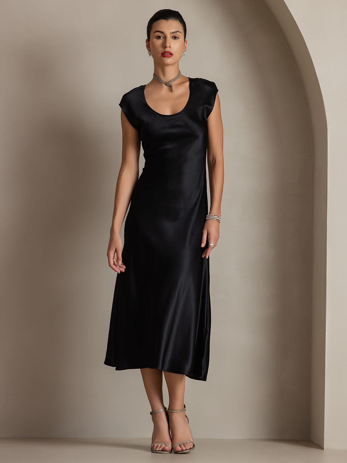 [Black] SilkSilky-CA 19Momme Silk Round Neck Dress 003