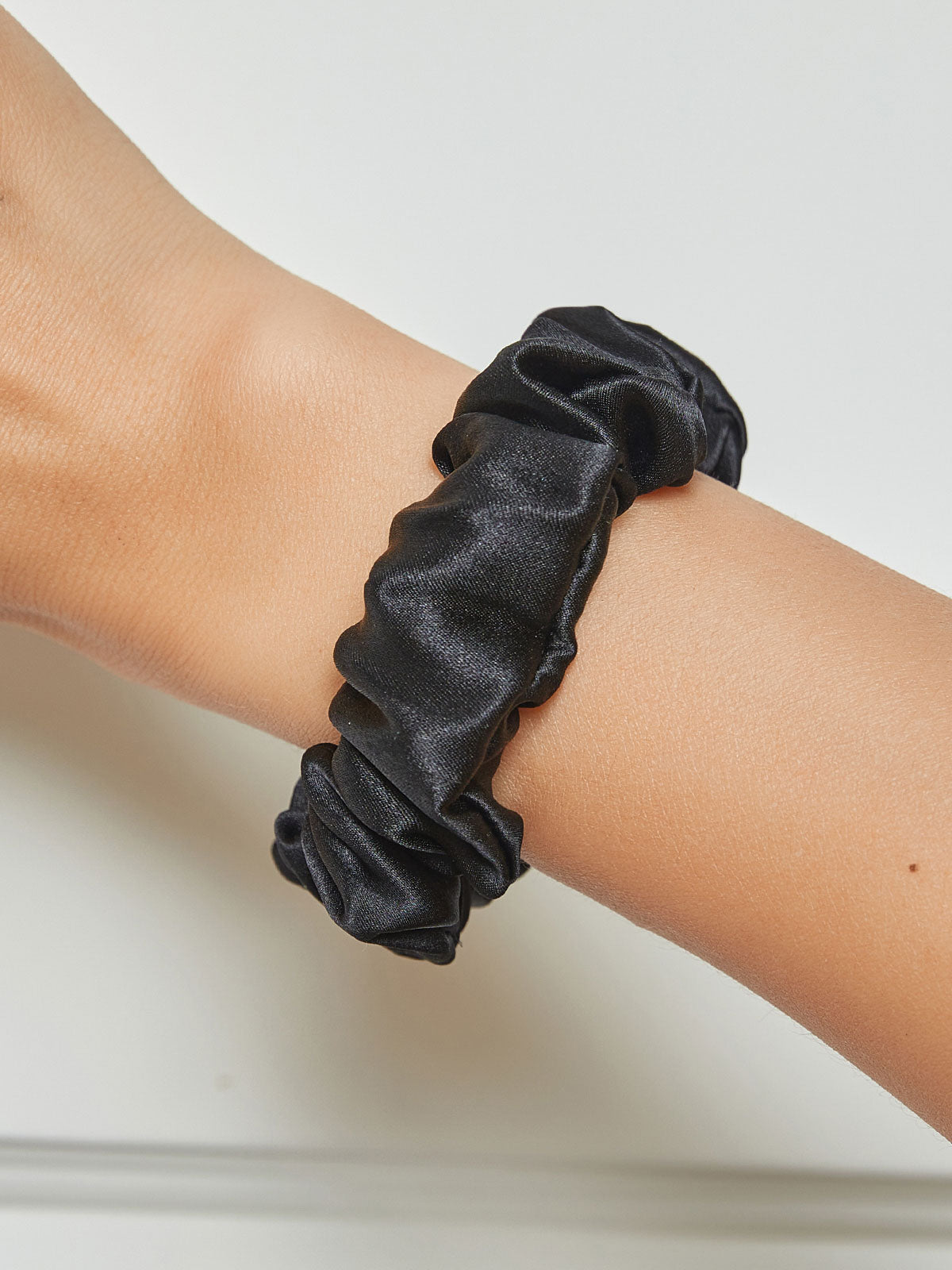[Black] SilkSilky-CA Pure Silk Scrunchie 002,