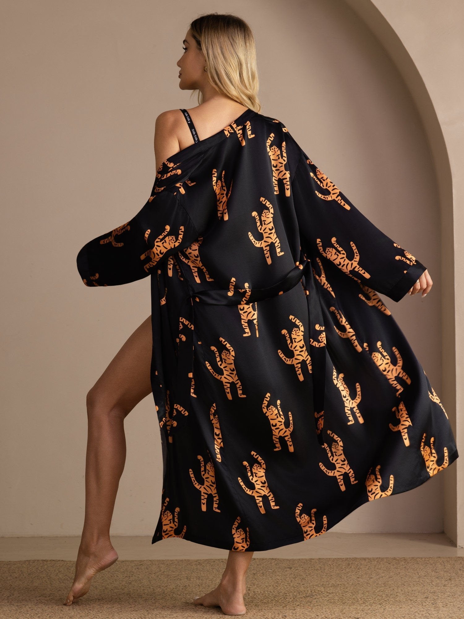 [Black Tiger] SilkSilky-CA Long Sleeve Women's Robe 002