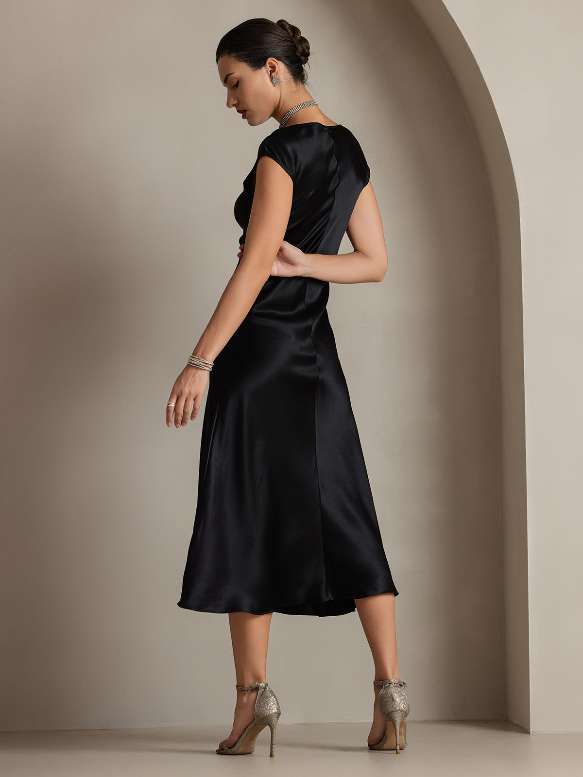 [Black] SilkSilky-CA 19Momme Silk Round Neck Dress 002