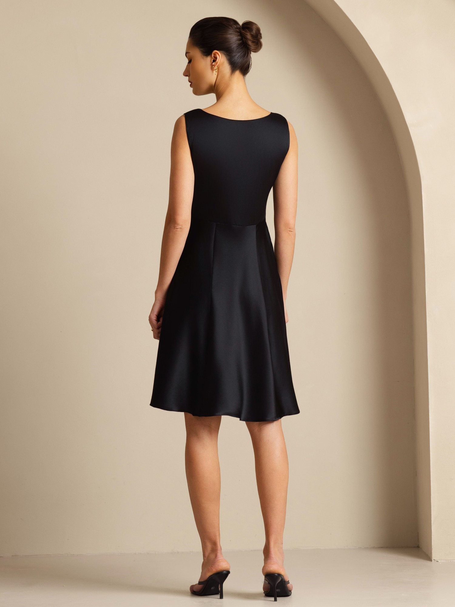 [Black] SilkSilky-CA 19Momme Silk Sleeveless Round Neck Dress 002