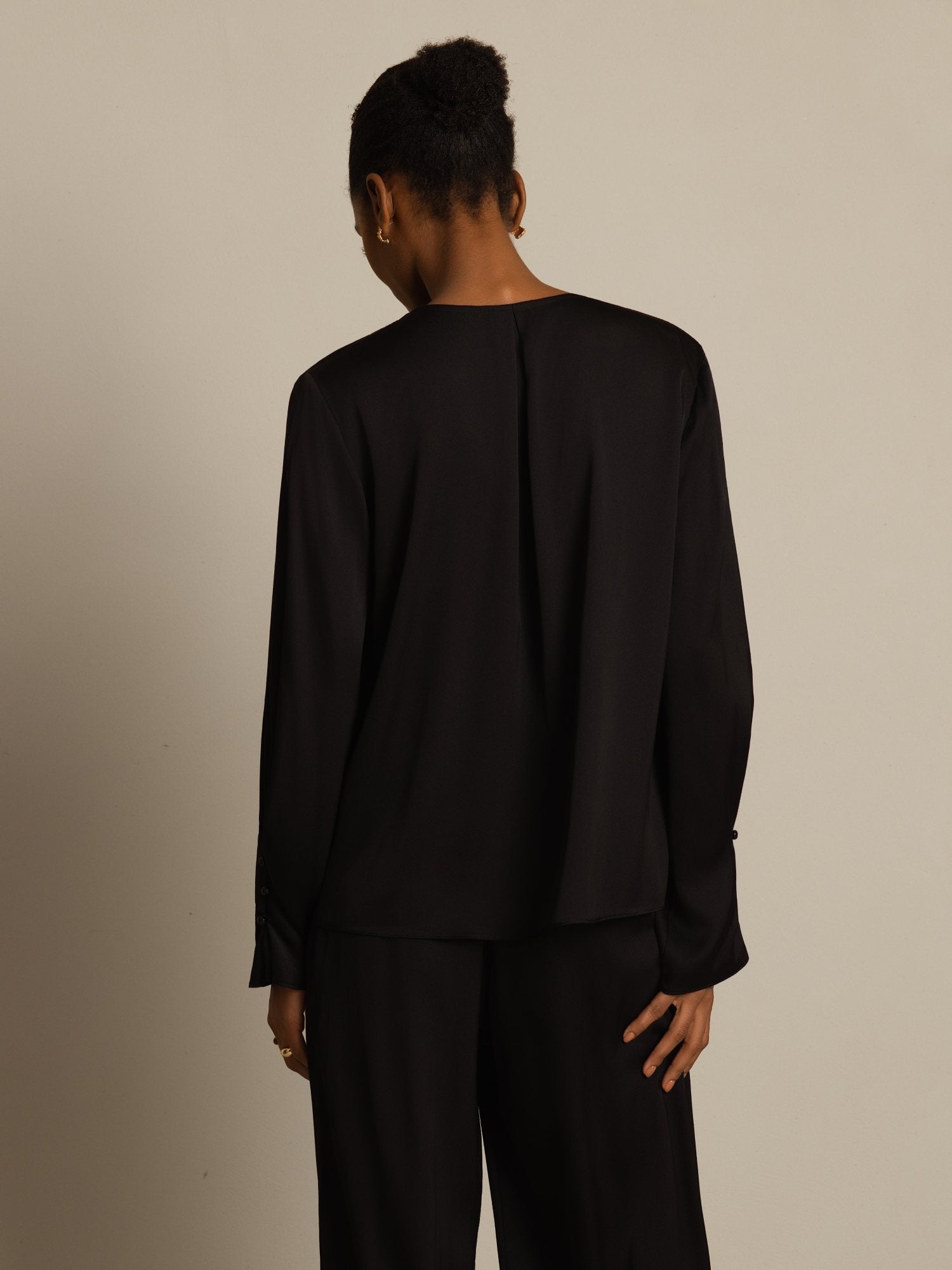 [Black] SilkSilky-CA 19Momme Stretch Silk Double Georgette Long Sleeve V Neck Blouse 002