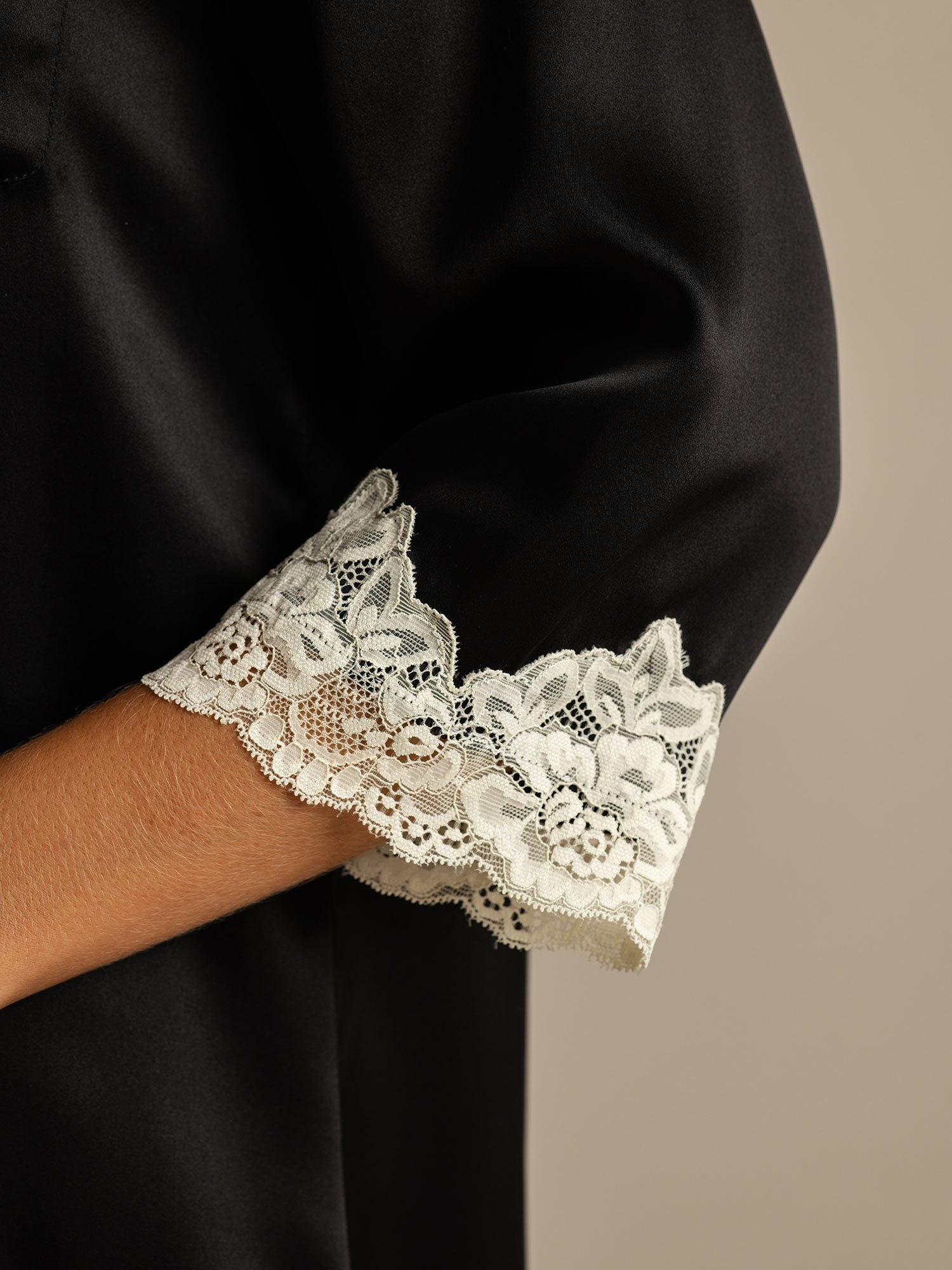 [Black] SilkSilky-CA Pure Silk Lapel Collar Nightshirt 005