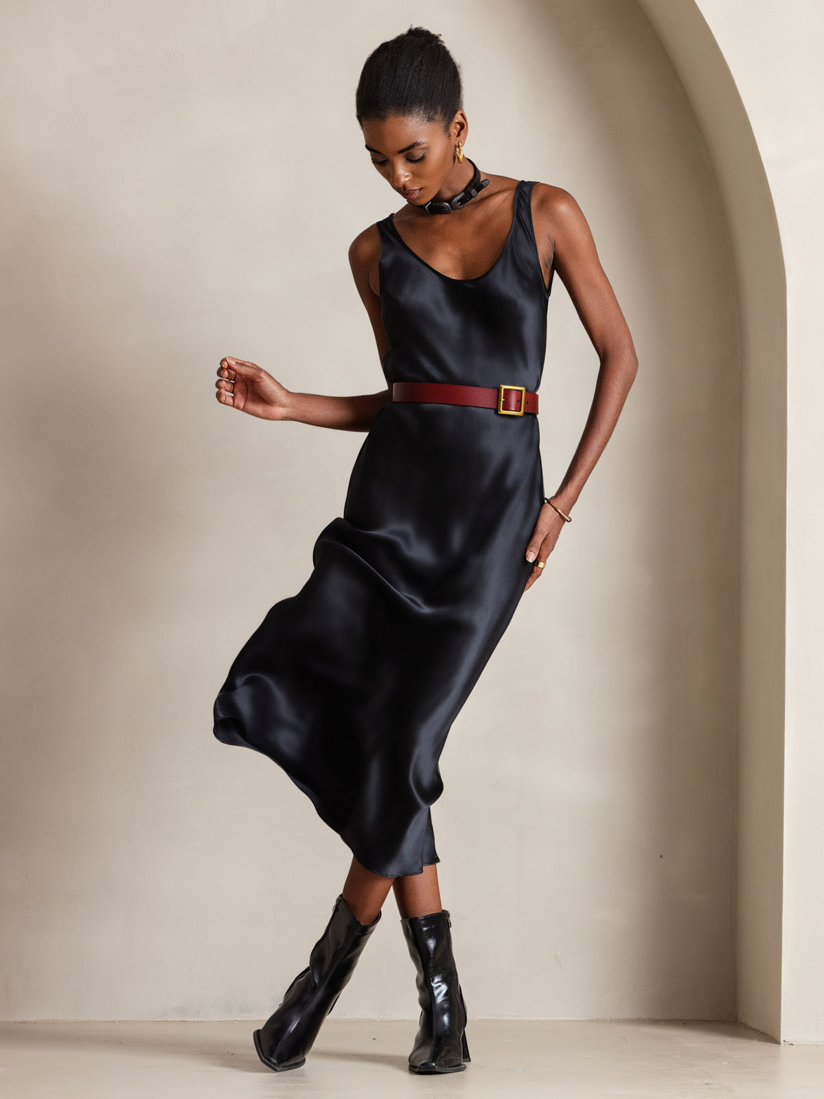 [Black] SilkSilky-CA Pure Silk Boat Neck Dress 005