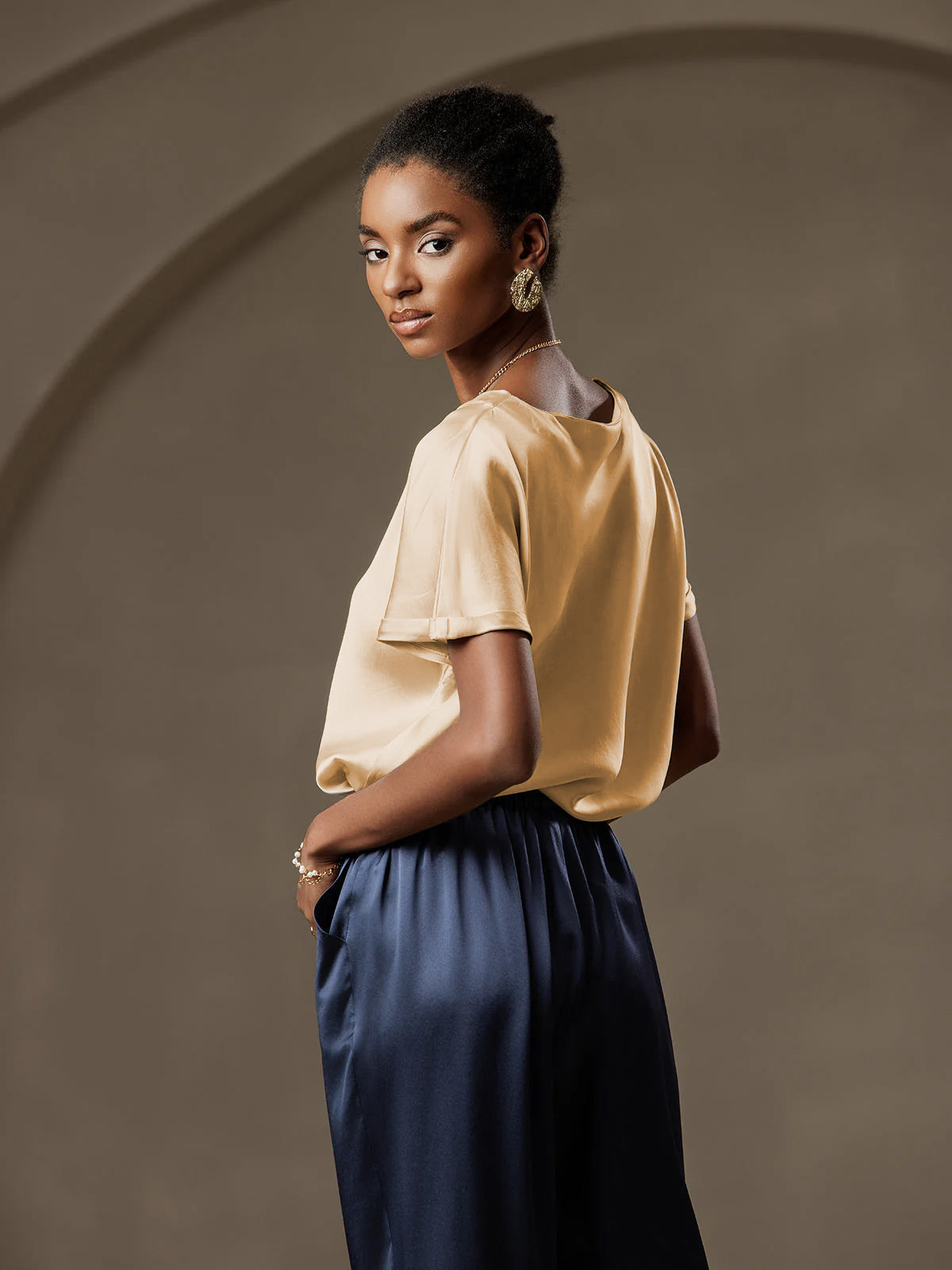 [Champagne] SilkSilky-CA 19Momme Silk Round Neck Women's T-Shirt 004