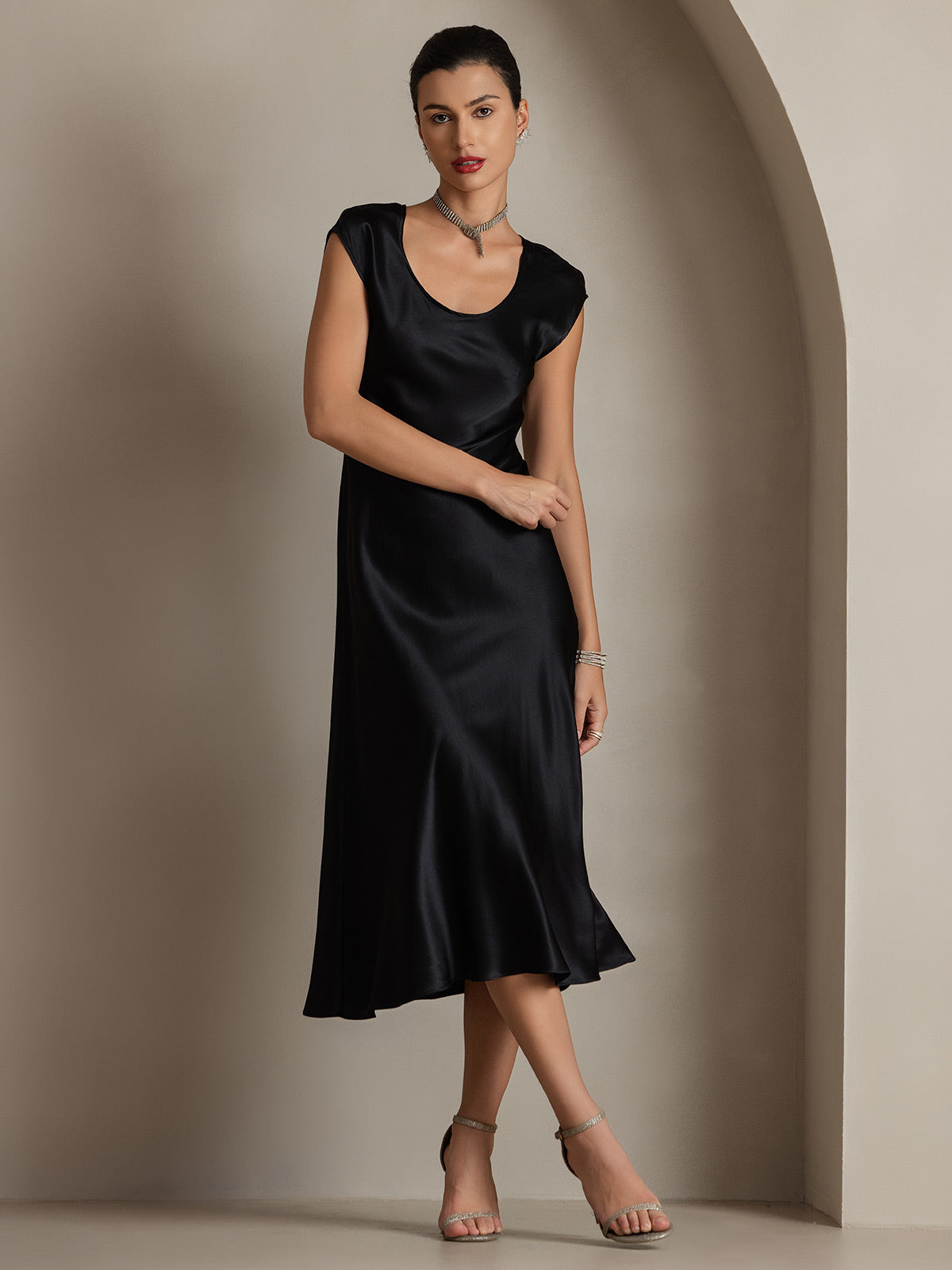 [Black] SilkSilky-CA 19Momme Silk Round Neck Dress 005