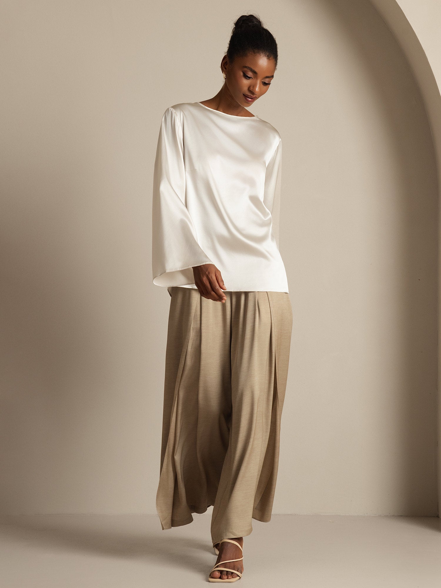 [Light Gray] SilkSilky-CA 19Momme Silk Round Neck Women's T-Shirt 007