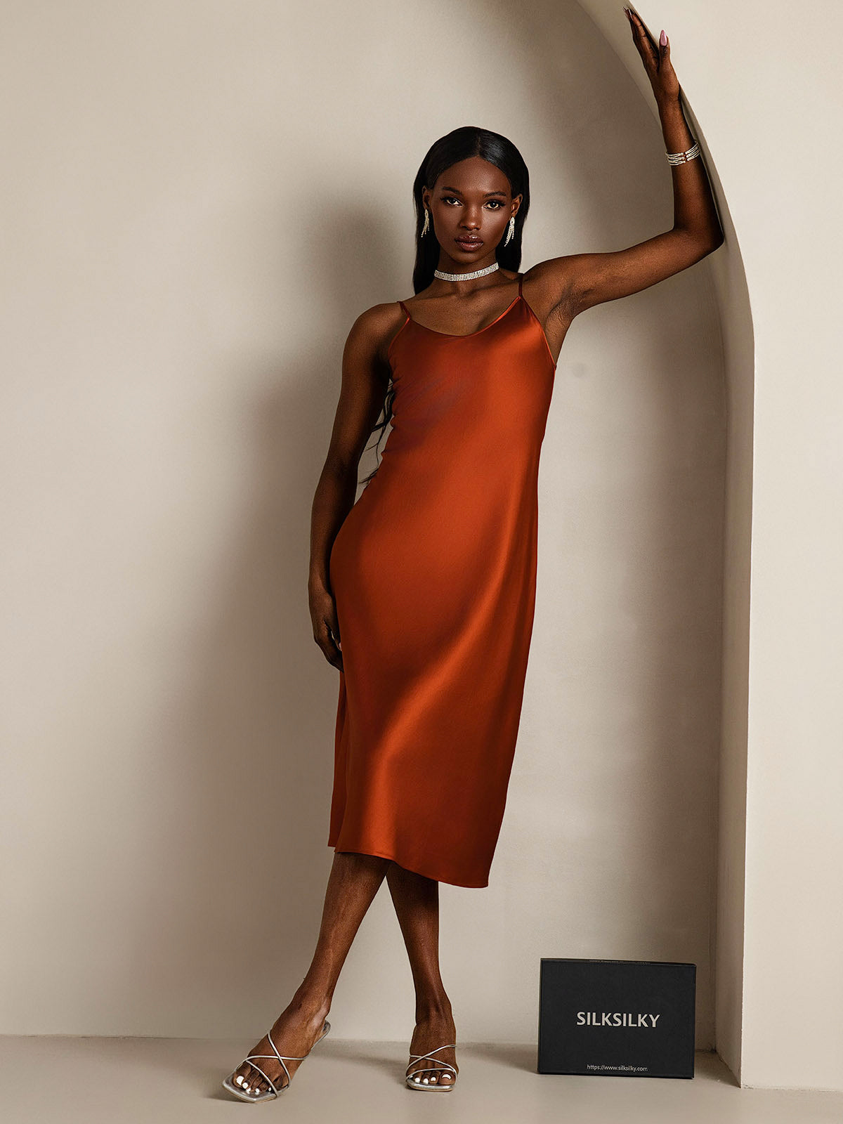 SilkSilky-CA Pure Silk Sleeveless Round Neck Dress Caramel 001