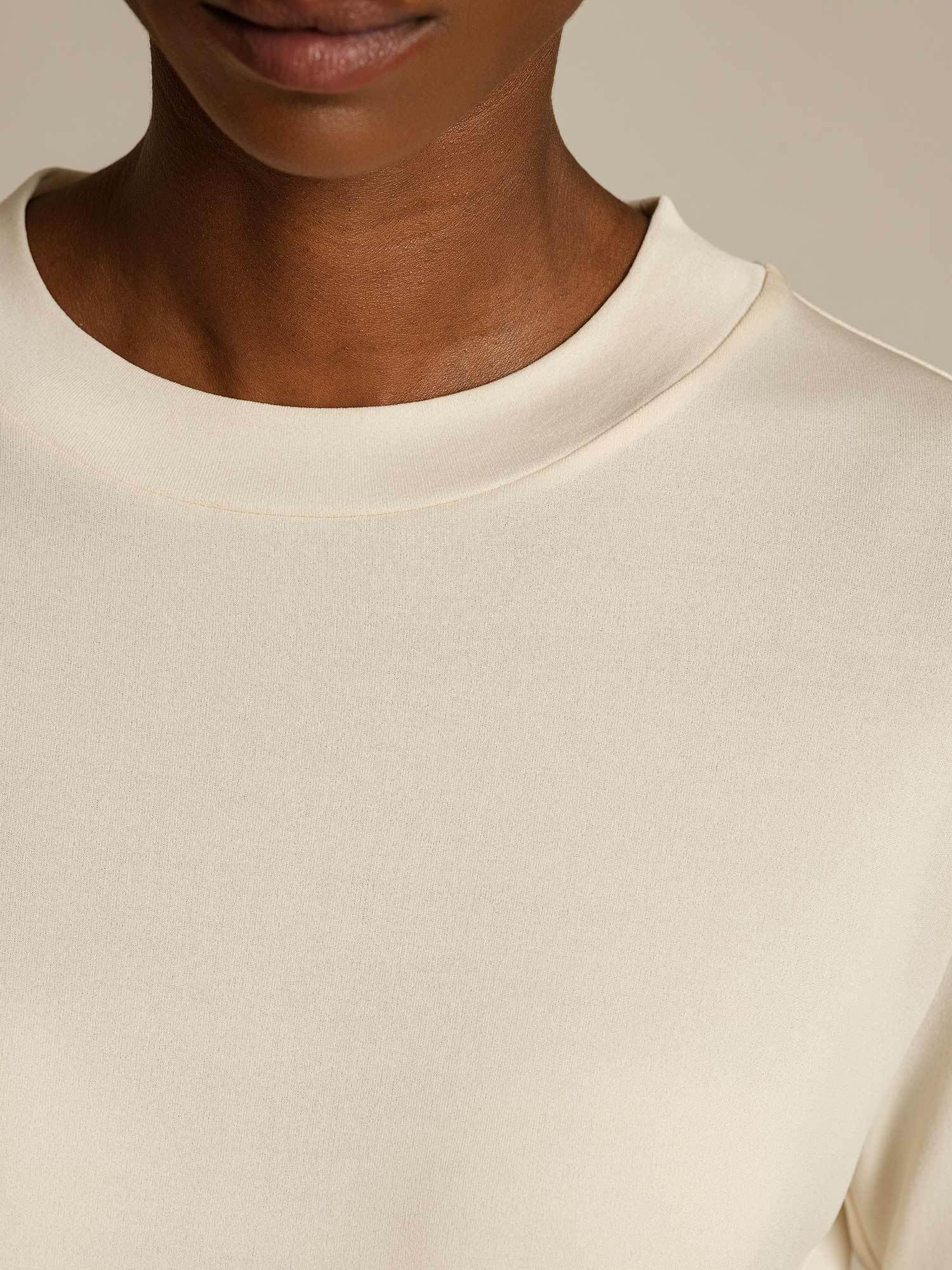 [Beige] SilkSilky-CA Pure Silk Round Neck Women's T-Shirt 004