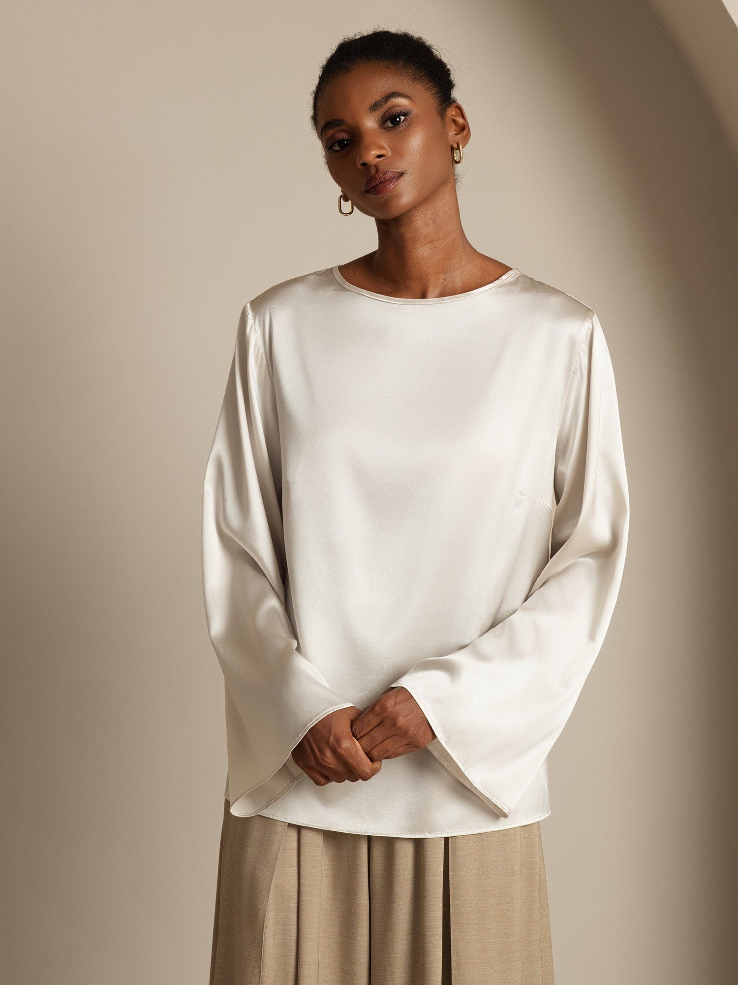 [Light Gray] SilkSilky-CA 19Momme Silk Round Neck Women's T-Shirt 004