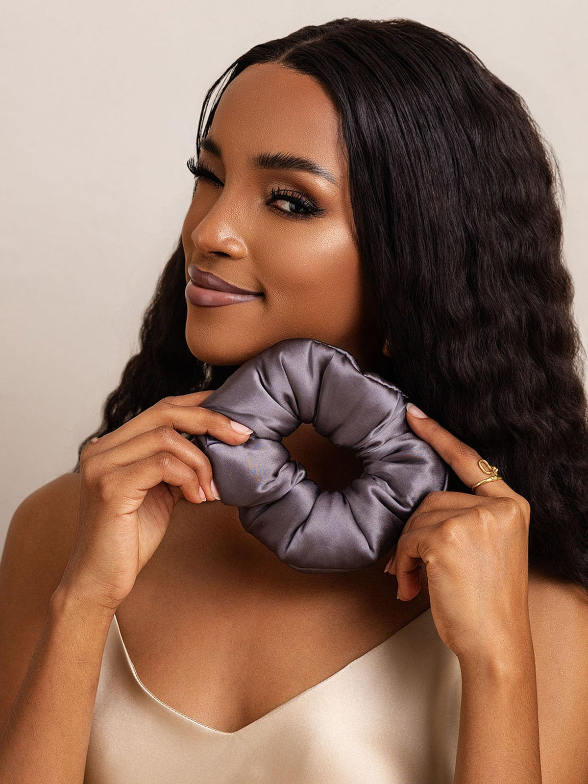 [Dark Gray] SilkSilky-CA Pure Silk Scrunchie 001