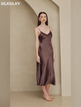 SilkSilky-CA Spaghetti Strap V Neck Dress video 001