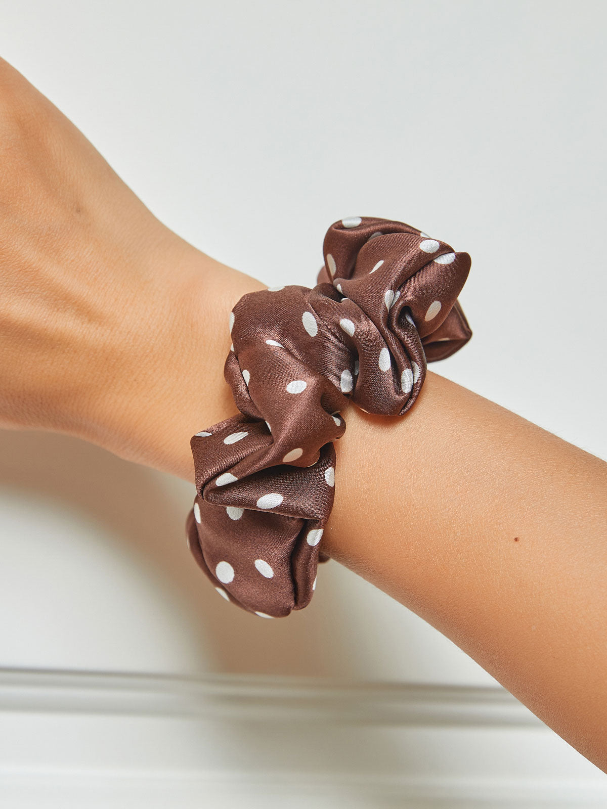 [Coffee] SilkSilky-CA 19Momme Pure Silk Scrunchie 001