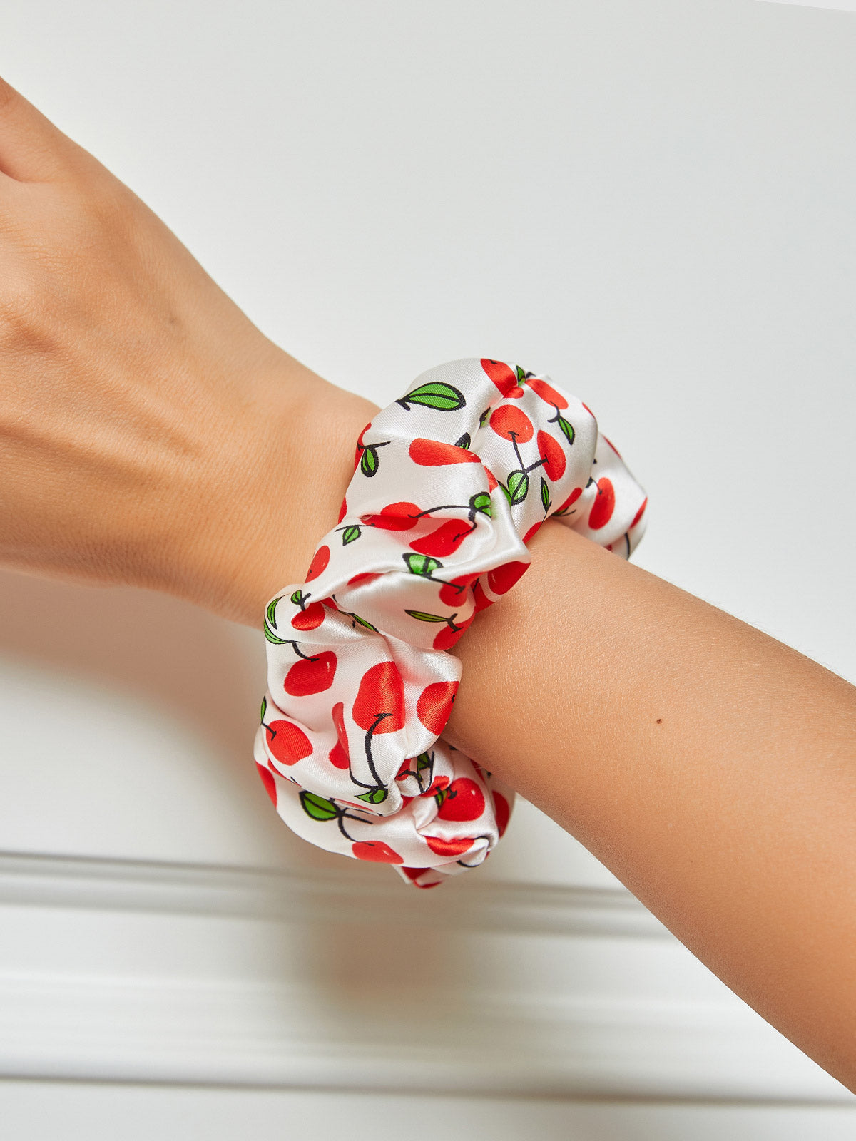[Red] SilkSilky-CA 19Momme Pure Silk Scrunchie 001