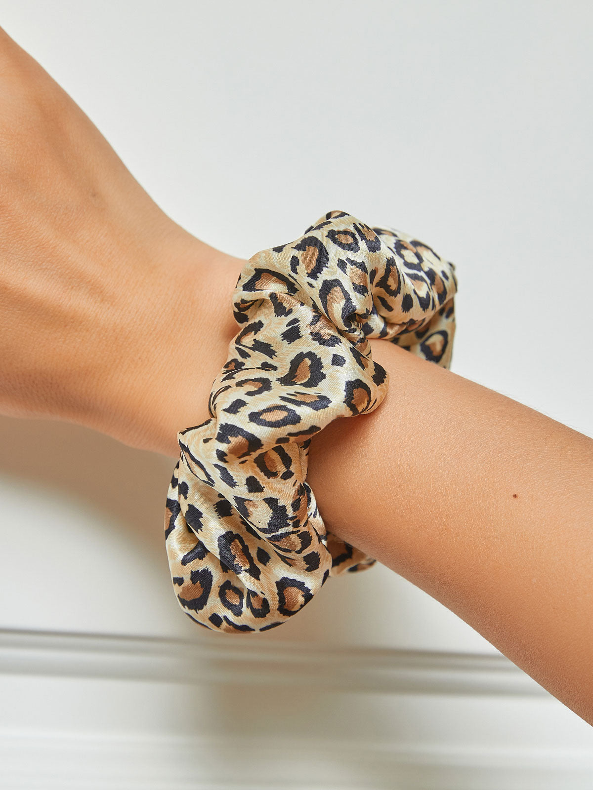 SilkSilky CA 19Momme Pure Silk Scrunchie Leopard 002